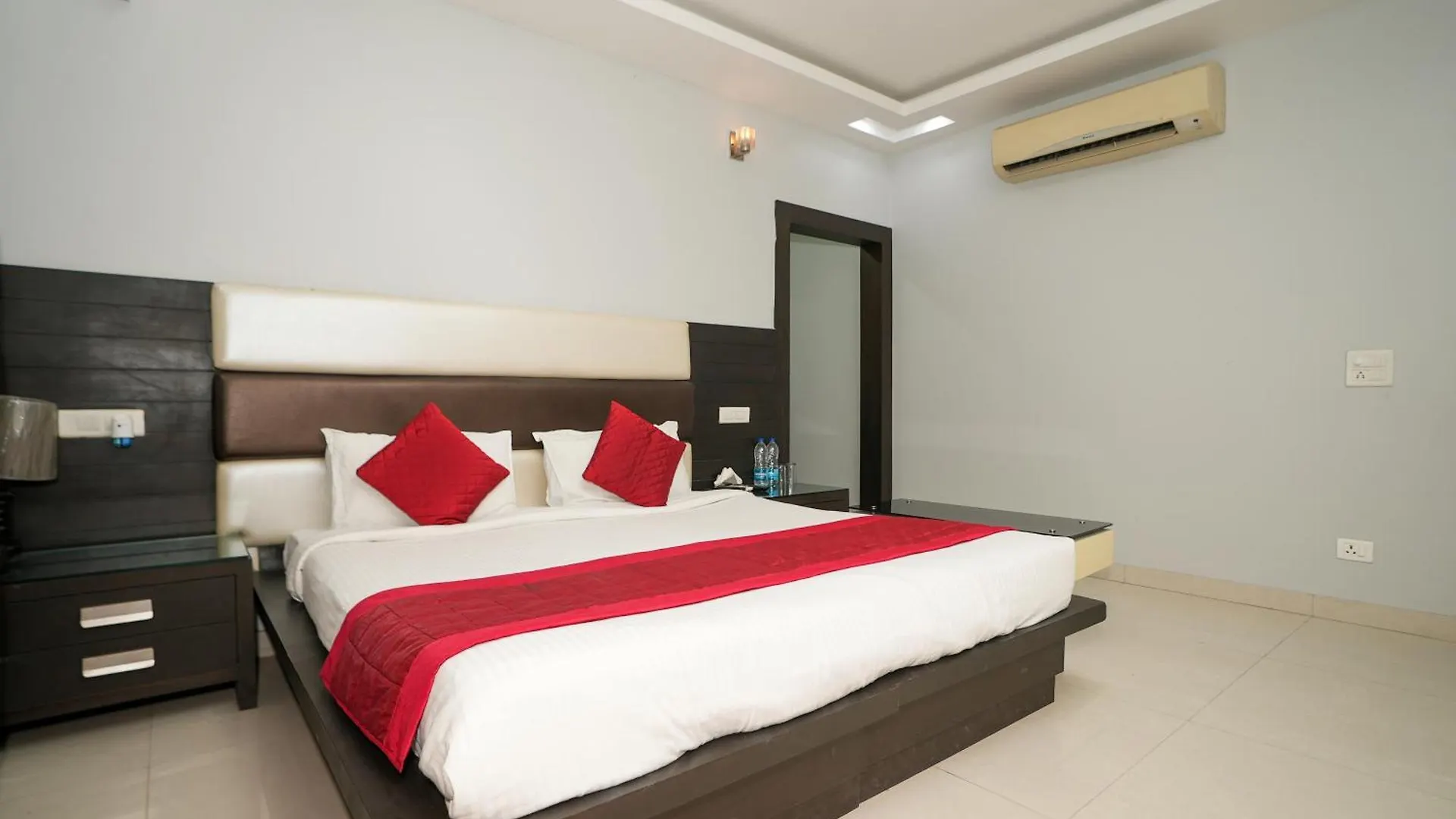 Daffodils Inn غورغاون فندق